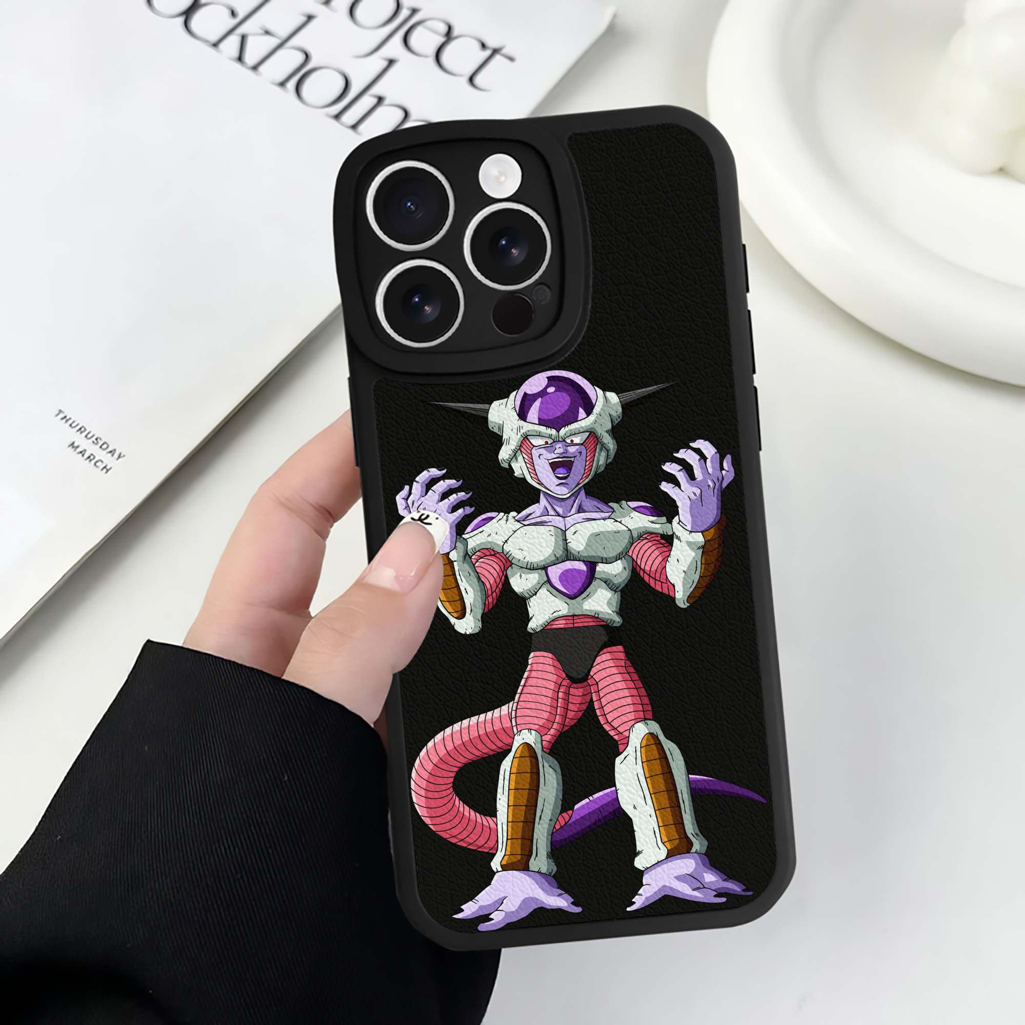 （画像用） ドラゴンボール フリーザ DRAGON BALL Frieza 【iPhone 16シリーズ対応】シリコンスマホケース（レザー調） 材質：シリコン